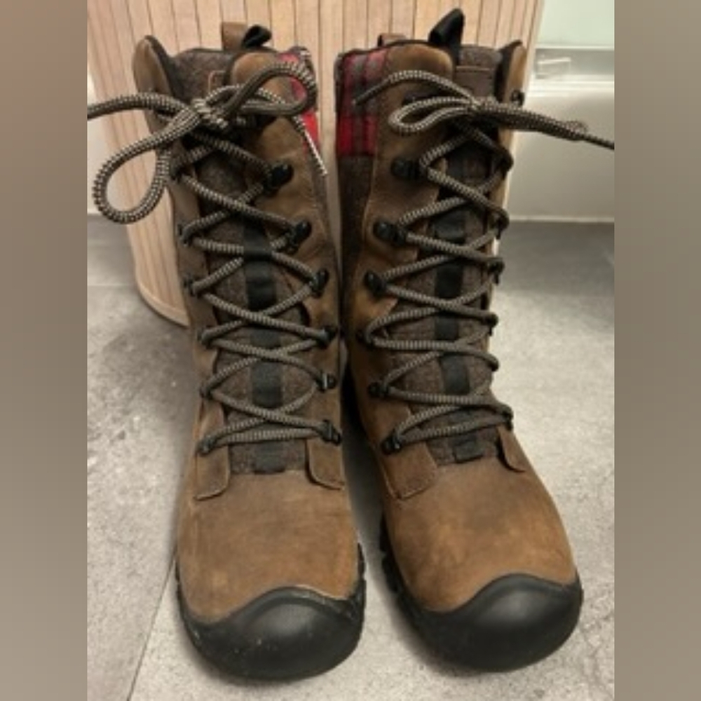 Keen Winter Boots 7.5-8